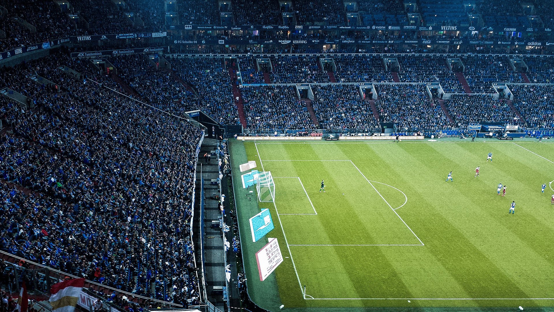 爱游戏体育app-库里连中三记远投勇士再次反超比分，库里远投集锦